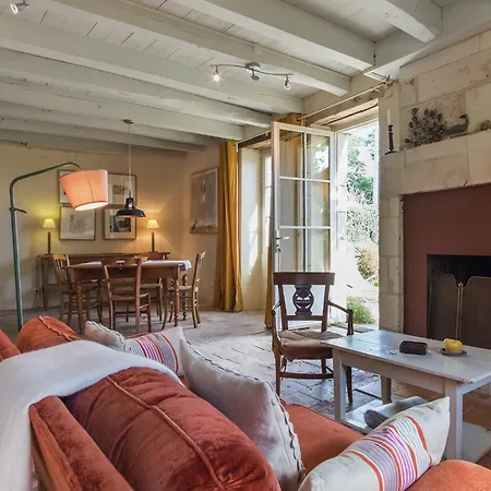 In Puygareau Near Poitiers بيت للعطل *