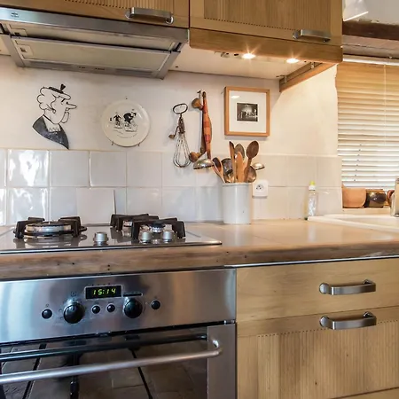 In Puygareau Near Poitiers 萨维尼苏菲