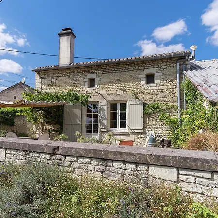 Vakantiehuis In Puygareau Near Poitiers