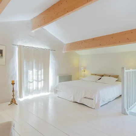 In Puygareau Near Poitiers * Savigny-sous-Faye