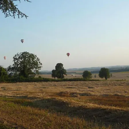 In Puygareau Near Poitiers بيت للعطل