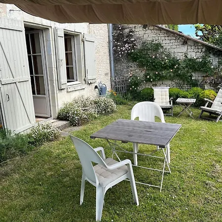 In Puygareau Near Poitiers Feriehus *